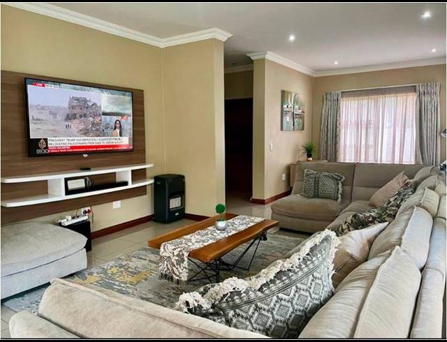 4 BEDROOM HOUSE FOR SALE IN GLEN EAGLE ESTATE